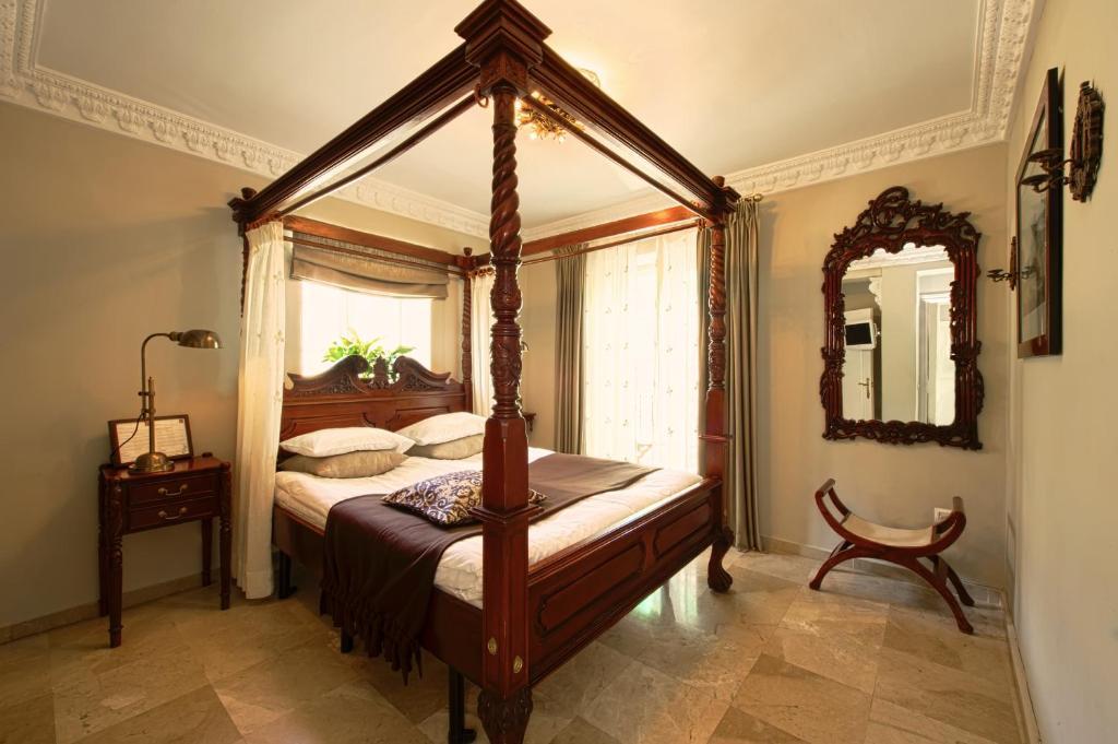 The Town House (Adults Only) Hotel มาร์เบยา ภายนอก รูปภาพ