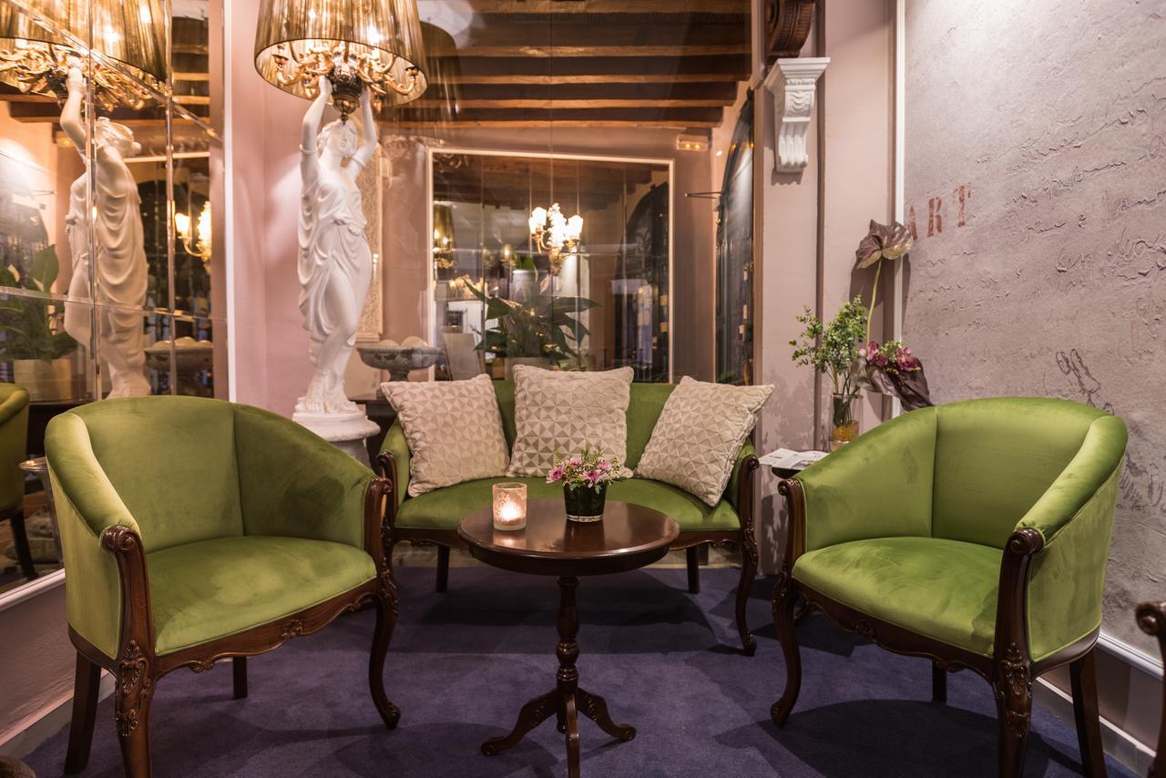 The Town House (Adults Only) Hotel มาร์เบยา ภายนอก รูปภาพ